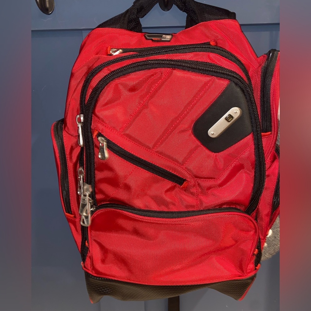 FUL Red Multi-Pocket Backpack with‎ audio port NWOT
